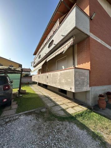 casa indipendente in vendita a Massa in zona Marina di Massa