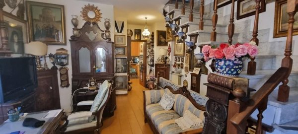 casa indipendente in vendita a Massa
