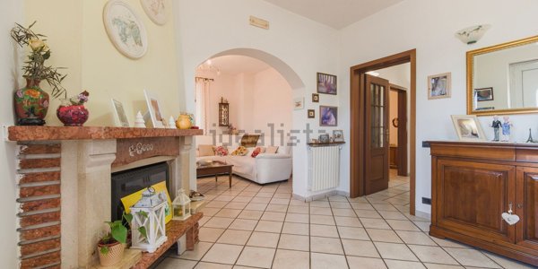 casa indipendente in vendita a Massa in zona Quercioli