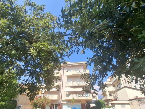 appartamento in vendita a Massa in zona Marina di Massa