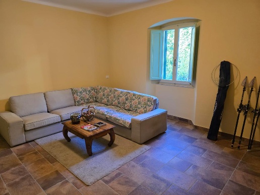 casa indipendente in vendita a Massa in zona Canevara
