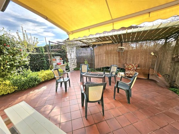 casa indipendente in vendita a Massa in zona Romagnano
