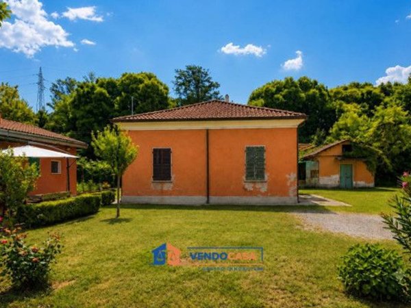 casa indipendente in vendita a Massa in zona Marina di Massa