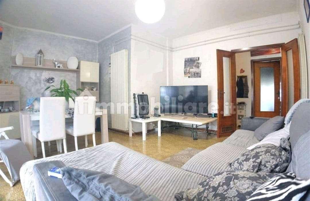 appartamento in vendita a Massa in zona Marina di Massa