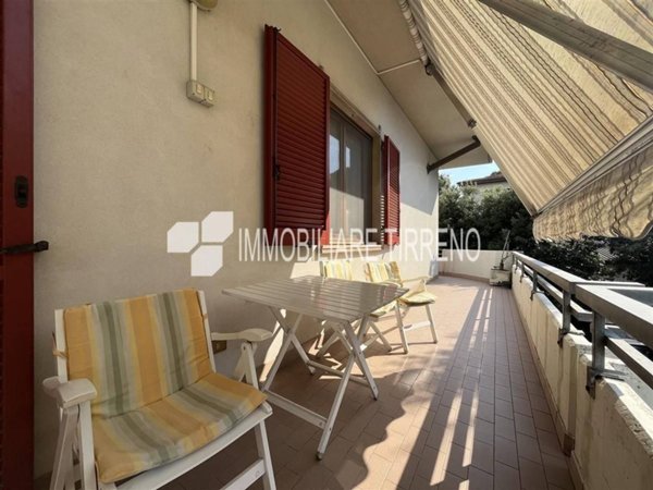 appartamento in vendita a Massa in zona Marina dei Ronchi