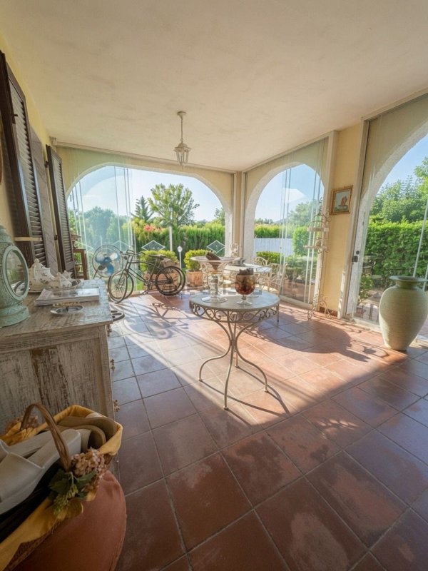 casa indipendente in vendita a Massa in zona Marina di Massa