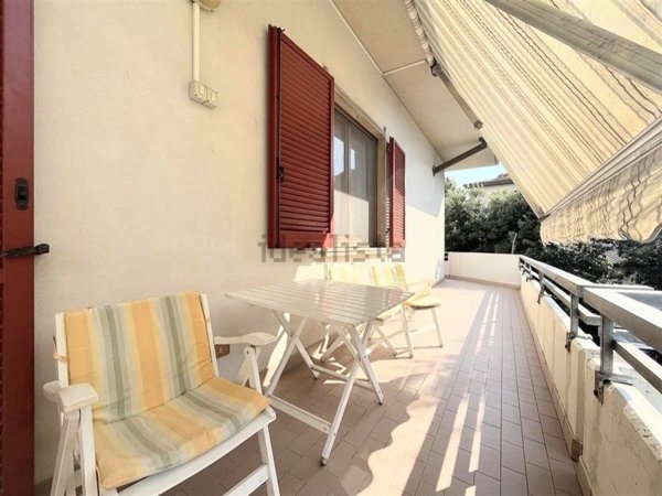appartamento in vendita a Massa in zona Marina dei Ronchi