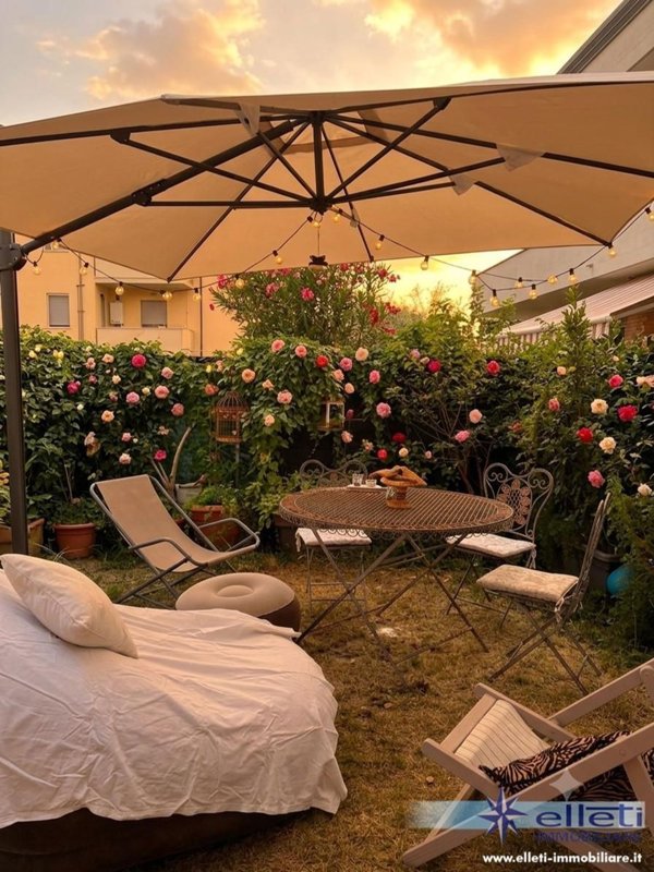 appartamento in vendita a Massa in zona Marina di Massa
