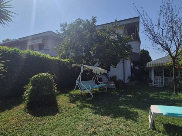 appartamento in vendita a Massa in zona Marina di Massa