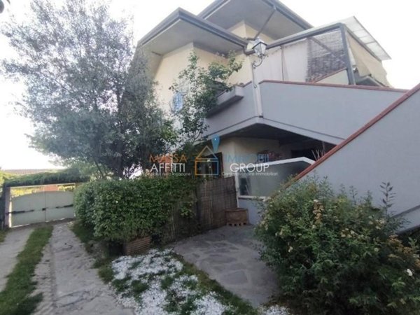 casa indipendente in vendita a Massa in zona Quercioli