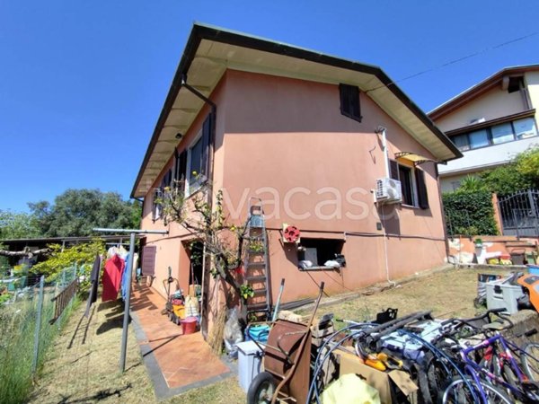 casa indipendente in vendita a Massa in zona Castagnola