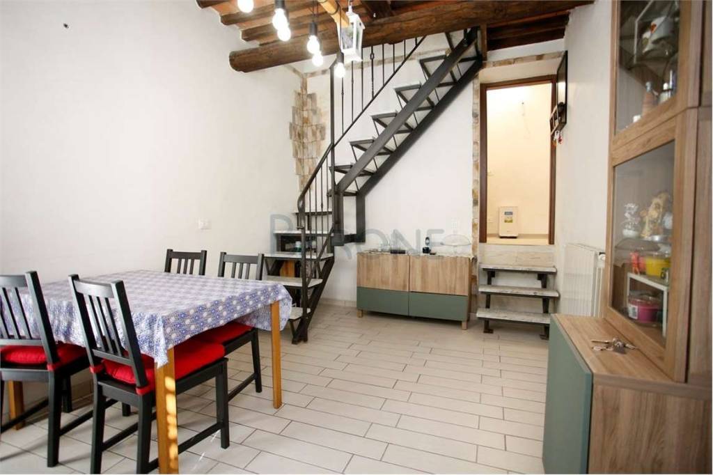 appartamento in vendita a Massa in zona Antona