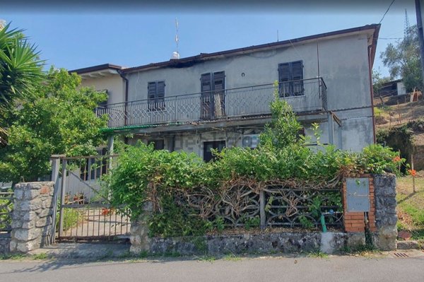 quadrivano in vendita a Massa