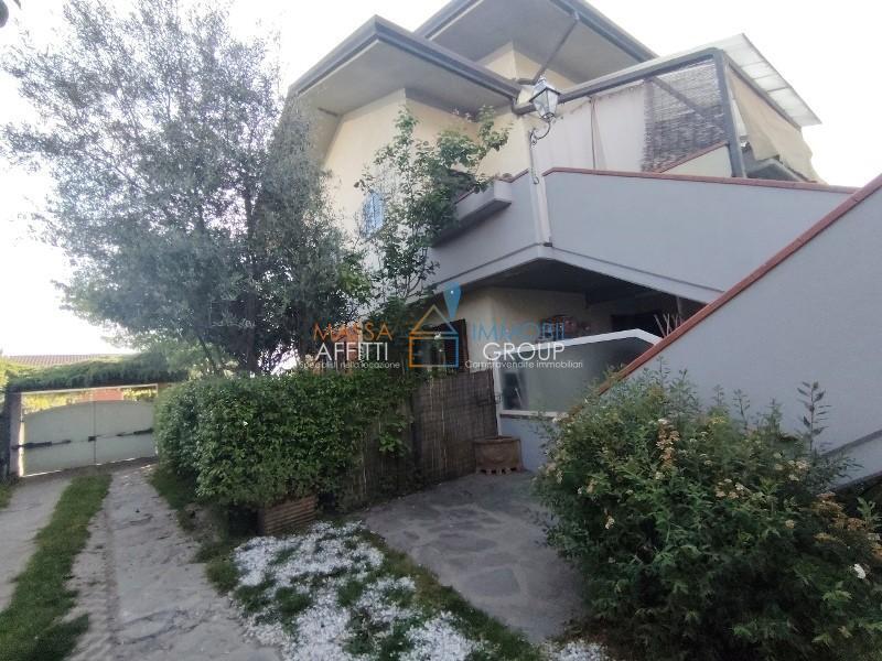 casa indipendente in vendita a Massa in zona Quercioli