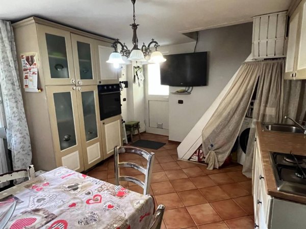 casa indipendente in vendita a Massa in zona Pariana