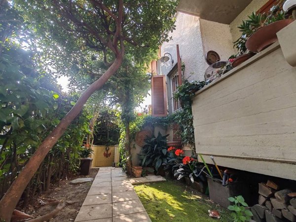 casa indipendente in vendita a Massa in zona Centro Storico