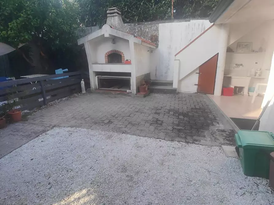 casa indipendente in vendita a Massa in zona Borgo del Ponte