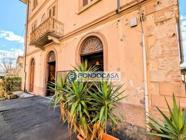 appartamento in vendita a Massa in zona Quercioli