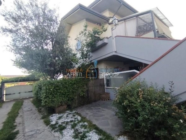 casa indipendente in vendita a Massa in zona Quercioli