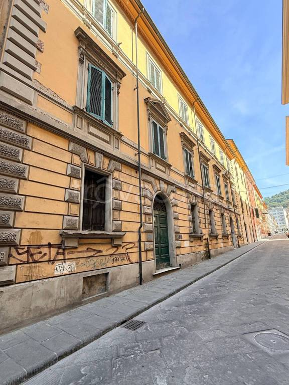 casa indipendente in vendita a Massa in zona Centro Storico