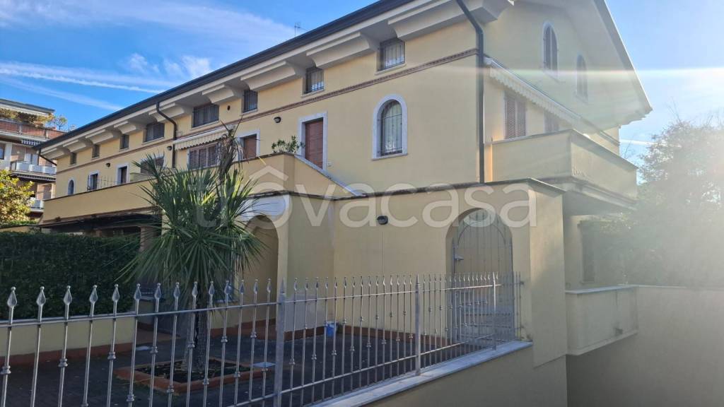 appartamento in vendita a Massa in zona Marina di Massa