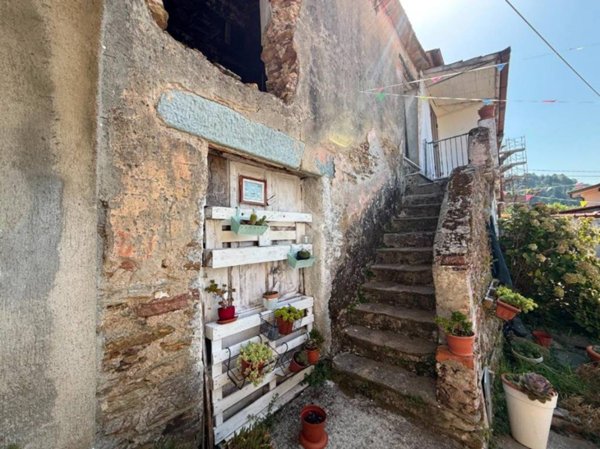 appartamento in vendita a Massa in zona Centro Storico