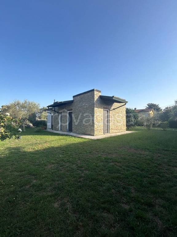 casa indipendente in vendita a Massa