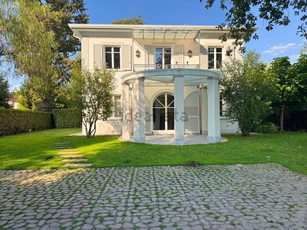 casa indipendente in vendita a Massa in zona Poveromo