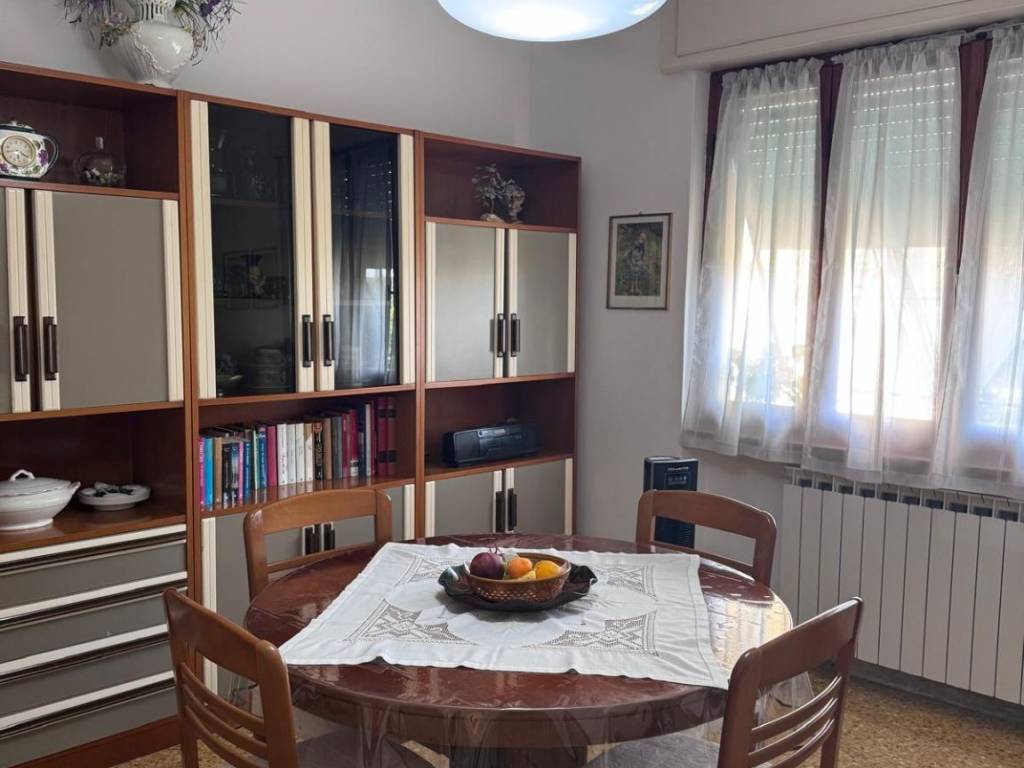 appartamento in vendita a Massa in zona Borgo del Ponte