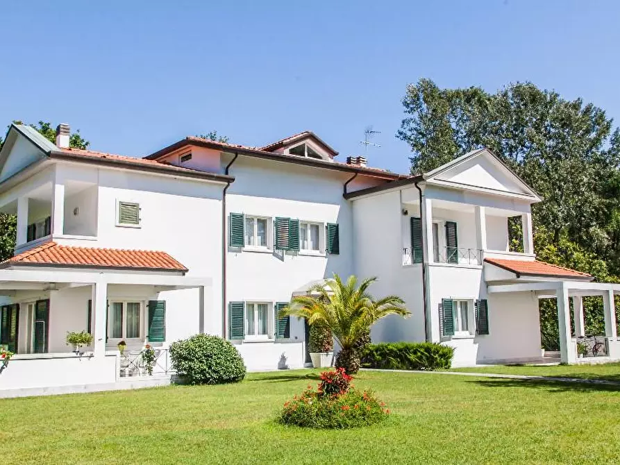 casa indipendente in vendita a Massa in zona Poveromo