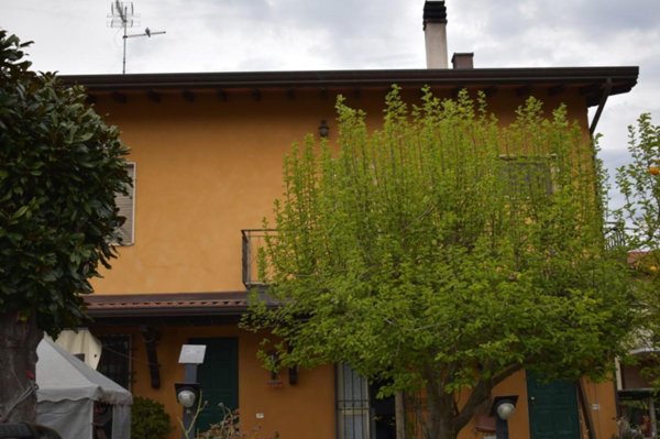 casa indipendente in vendita a Massa in zona Marina di Massa
