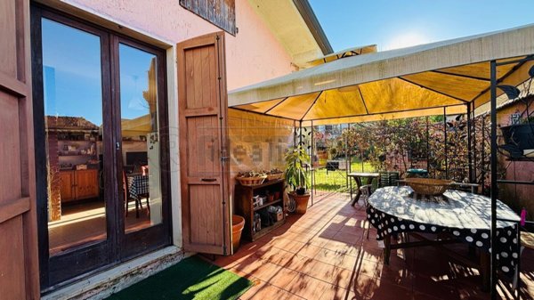 casa indipendente in vendita a Massa in zona Poveromo