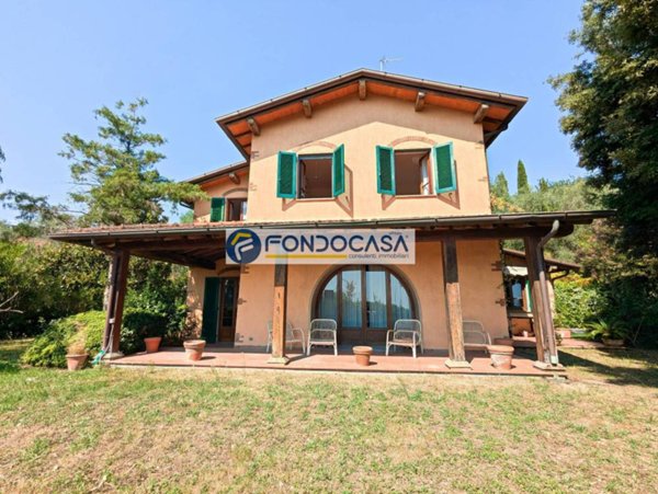 casa indipendente in vendita a Massa