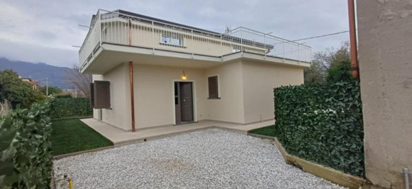 casa indipendente in vendita a Massa in zona Centro Storico