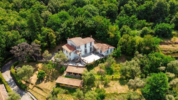 casa indipendente in vendita a Massa