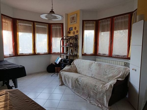 casa indipendente in vendita a Massa