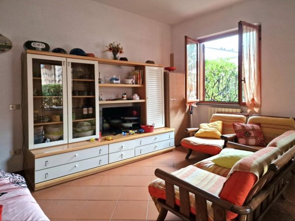 casa indipendente in vendita a Massa in zona Marina di Massa