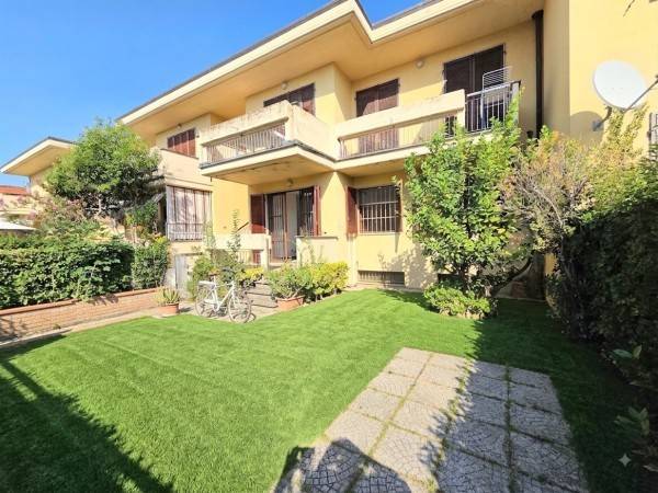 appartamento in vendita a Massa in zona Marina di Massa