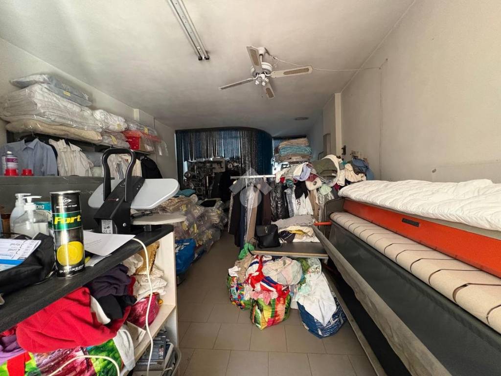 negozio in vendita a Massa in zona Centro Storico