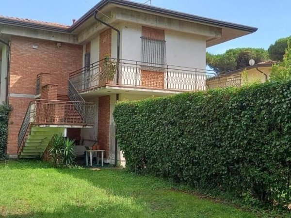 casa indipendente in vendita a Massa in zona Marina dei Ronchi