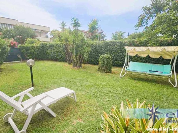 appartamento in vendita a Massa in zona Marina di Massa