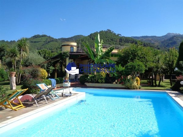 casa indipendente in vendita a Massa