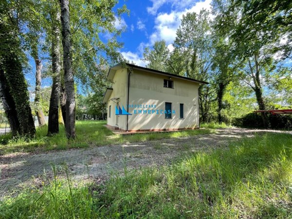 casa indipendente in vendita a Massa in zona Poveromo
