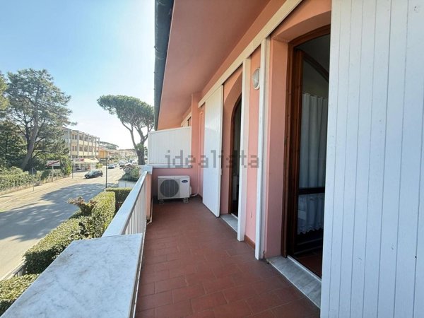 casa indipendente in vendita a Massa in zona Marina dei Ronchi