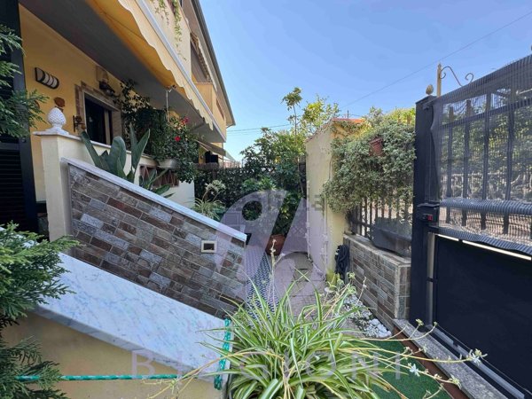 appartamento in vendita a Massa in zona Marina dei Ronchi