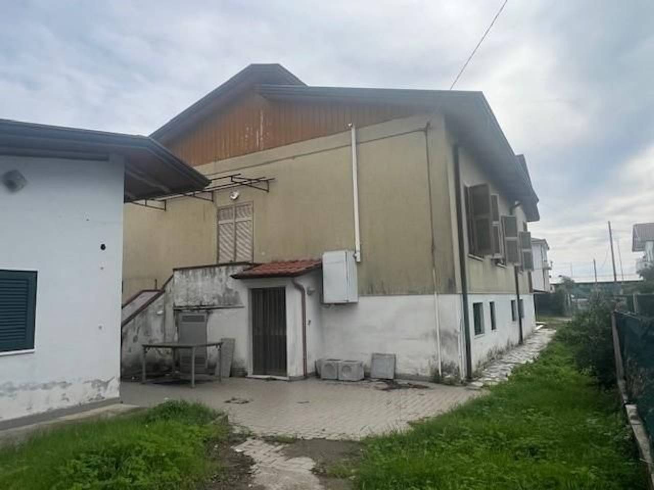 casa indipendente in vendita a Massa