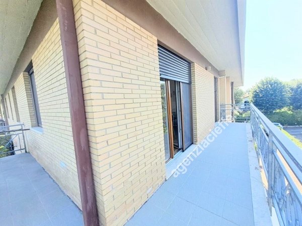 appartamento in vendita a Massa in zona Marina di Massa