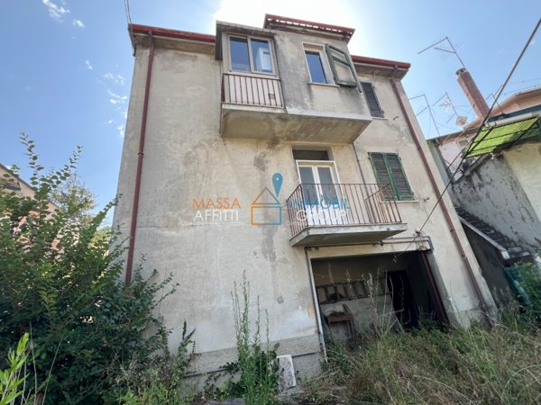 casa indipendente in vendita a Massa in zona Centro Storico