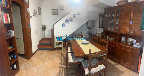 casa indipendente in vendita a Massa in zona Poveromo