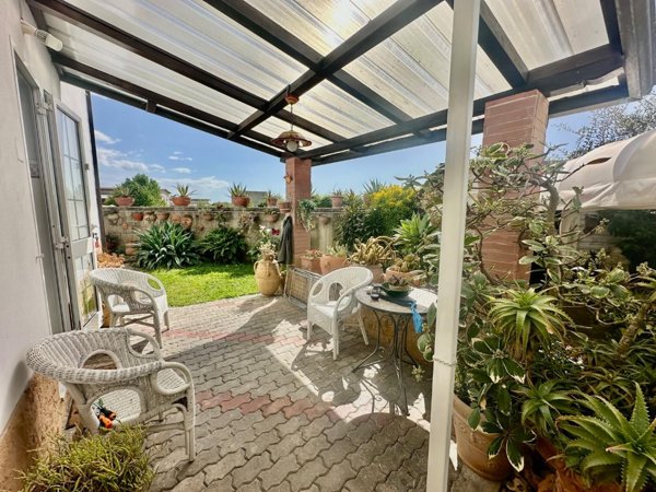 casa indipendente in vendita a Massa in zona Romagnano